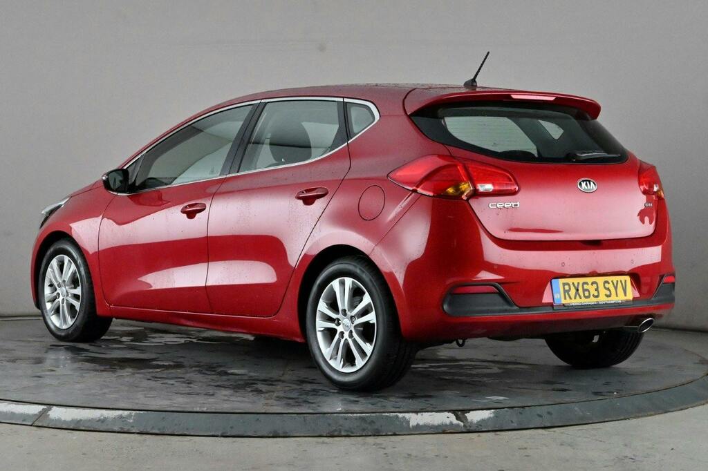 Kia Ceed 1.6 Crdi 2 Hatchback Red #4