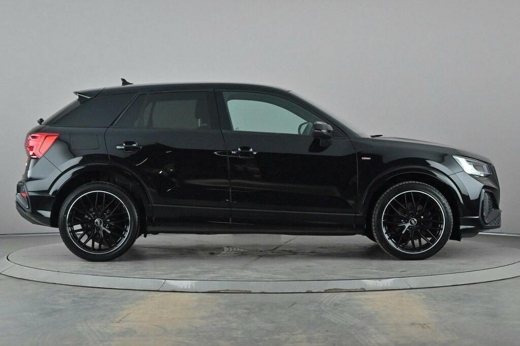 Audi Q2 1.5 Tfsi Cod 35 Black Edition Suv S Tro CF22OTL Black #3