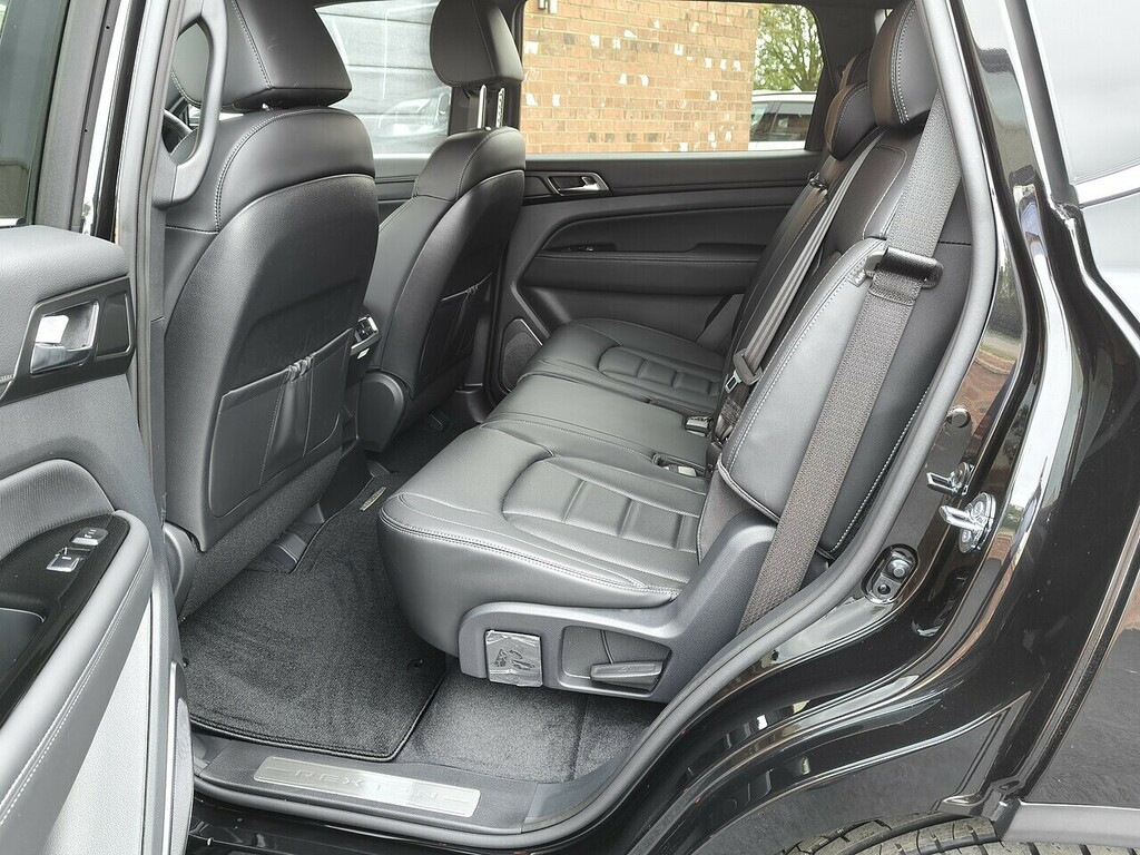 SsangYong Rexton Ice White #8