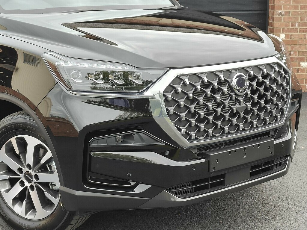 SsangYong Rexton Ice White #2