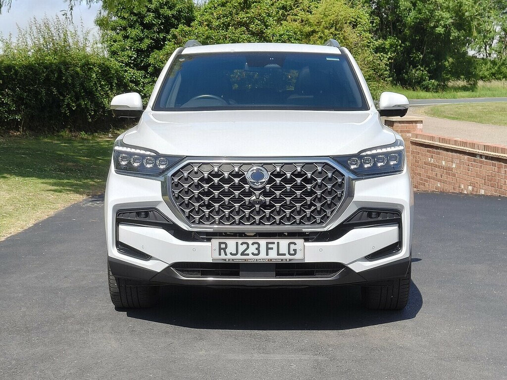 SsangYong Rexton Ultimate Plus White #6