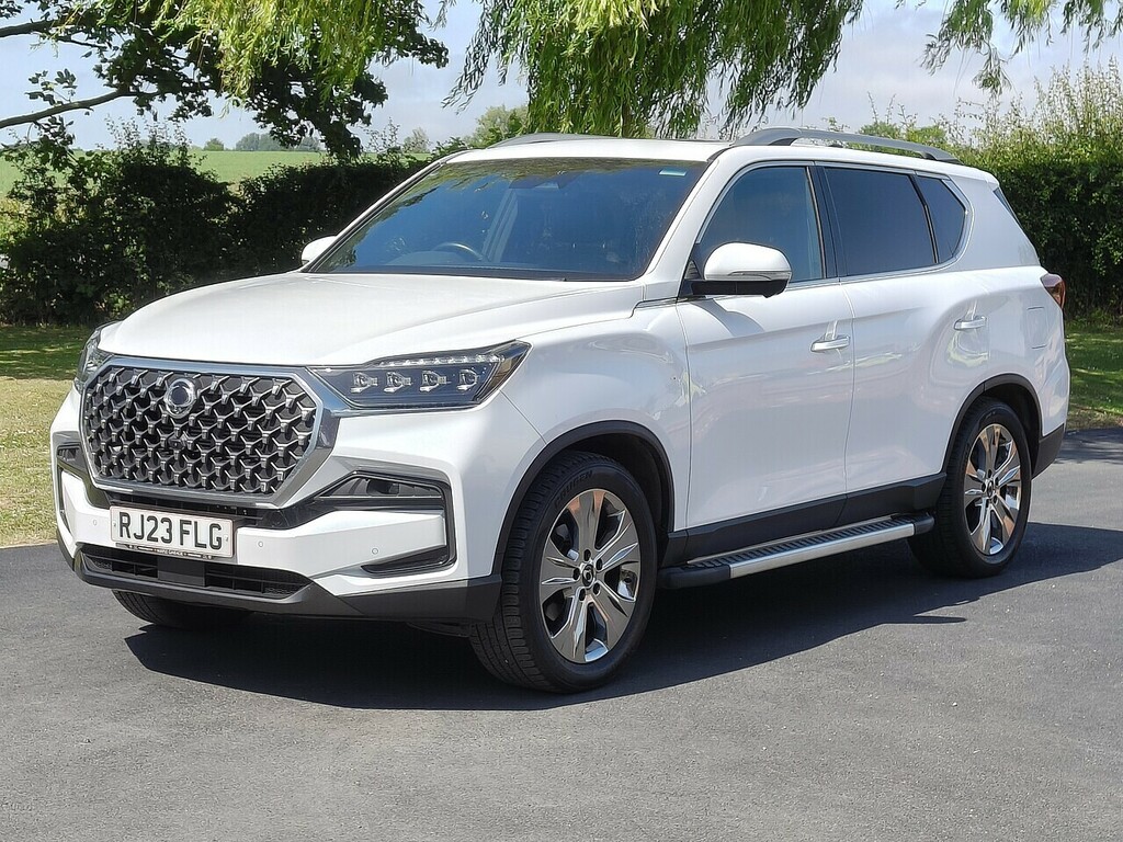 SsangYong Rexton Ultimate Plus White #3