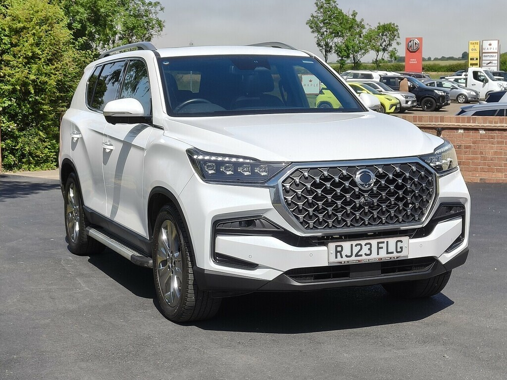 SsangYong Rexton Ultimate Plus White #5