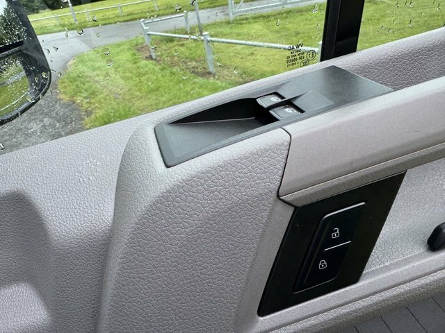 Volkswagen Crafter Mpv White #8