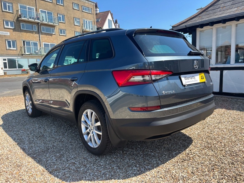 Skoda Kodiaq Edition White #8