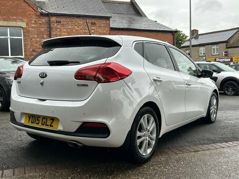 Kia Ceed 2015 15 Crdi White #3