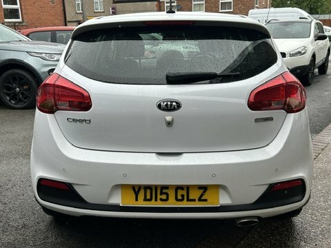 Kia Ceed 2015 15 Crdi White #4