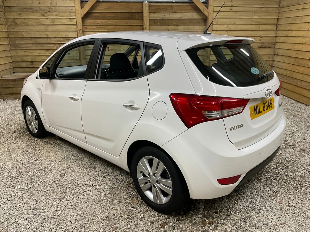 Hyundai Ix20 Active Hatchback White #4
