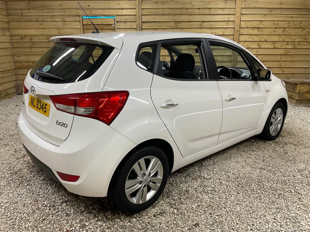 Hyundai Ix20 Active Hatchback White #6