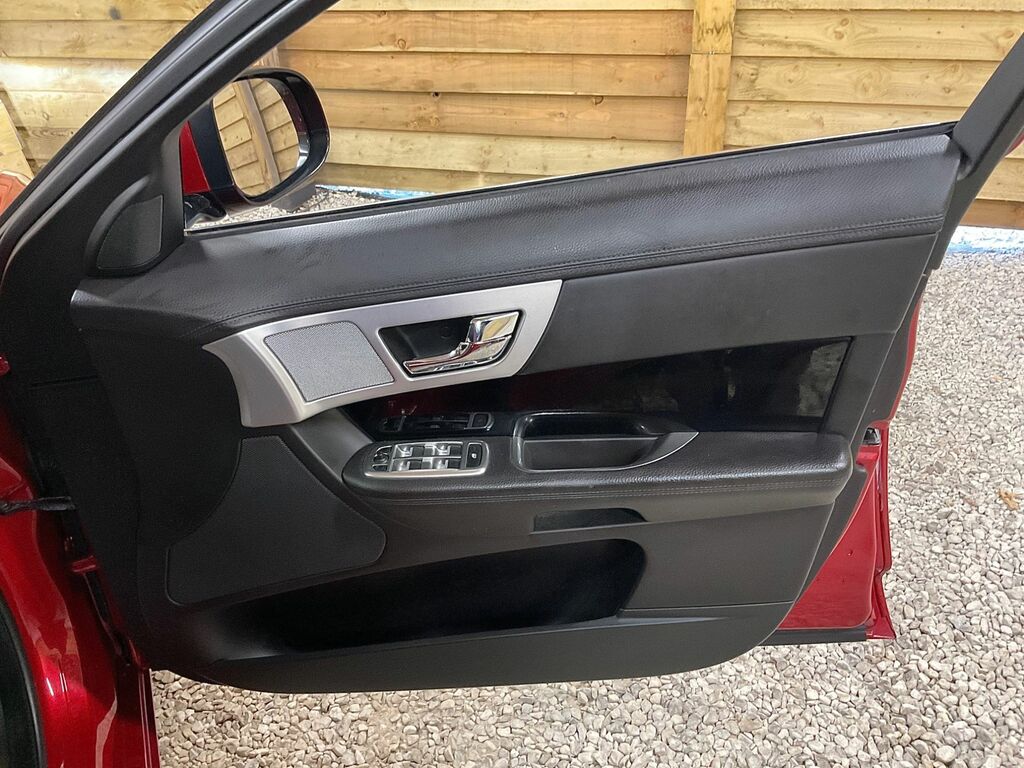 Jaguar XF 2.2D Luxury White #8