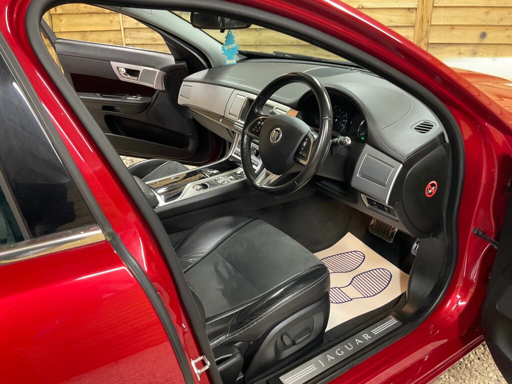 Jaguar XF 2.2D Luxury White #10