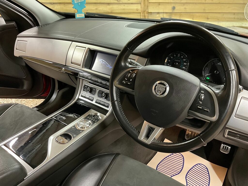 Jaguar XF 2.2D Luxury White #11