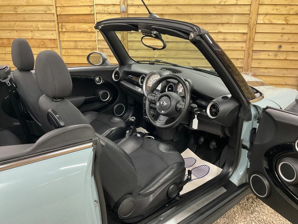 Mini Convertible Cooper D Black #17