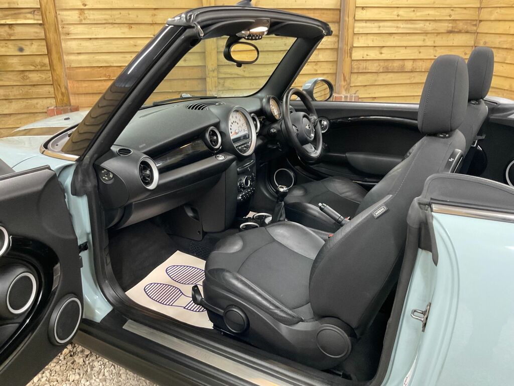 Mini Convertible Cooper D Black #25