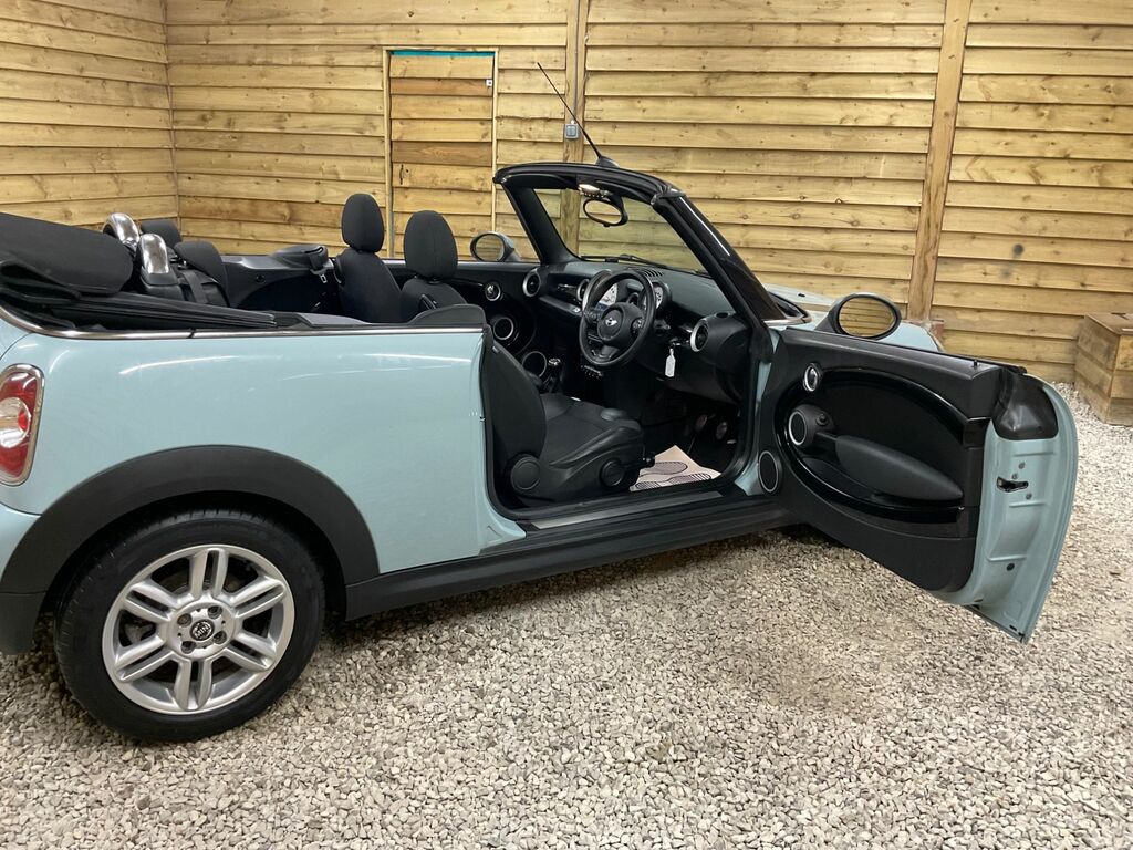 Mini Convertible Cooper D Black #8