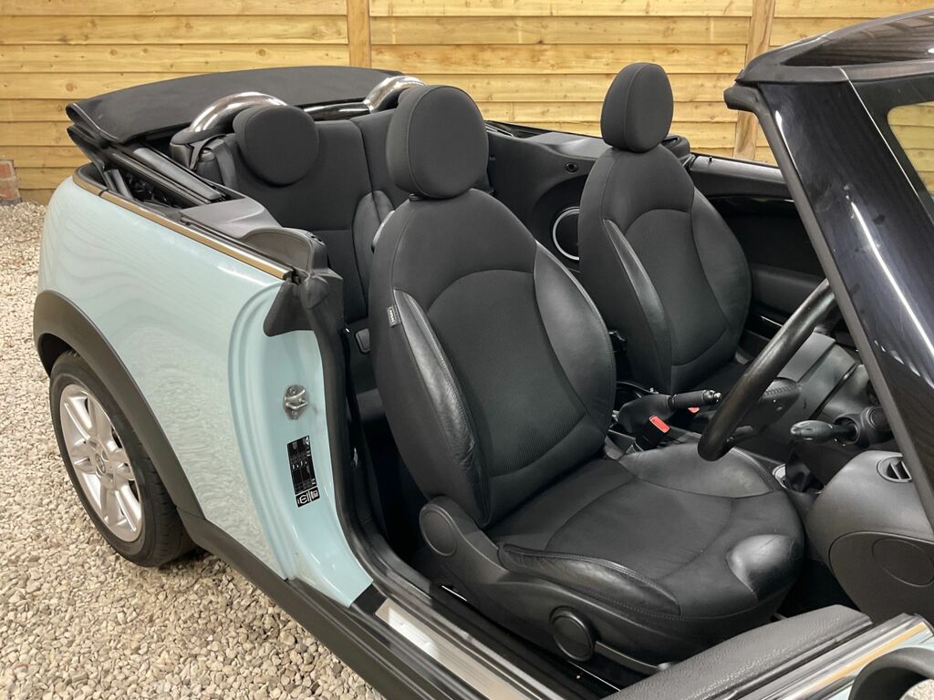 Mini Convertible Cooper D Black #20