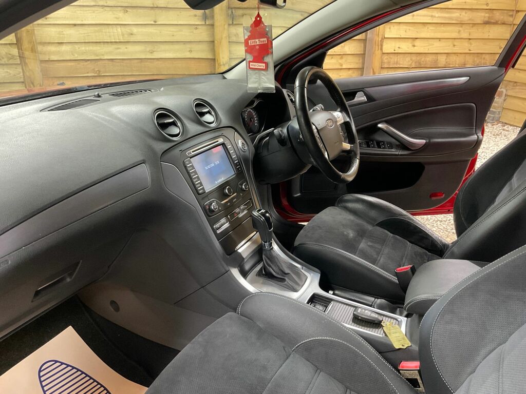 Ford Mondeo Hatchback 2.0 White #19