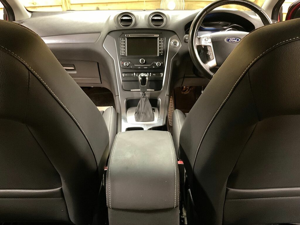 Ford Mondeo Hatchback 2.0 White #24