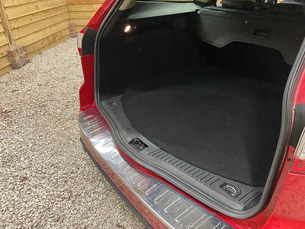 Ford Mondeo Hatchback 2.0 White #45