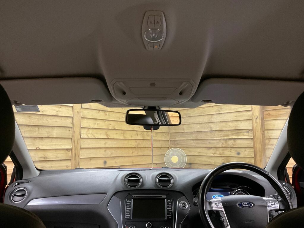 Ford Mondeo Hatchback 2.0 White #25