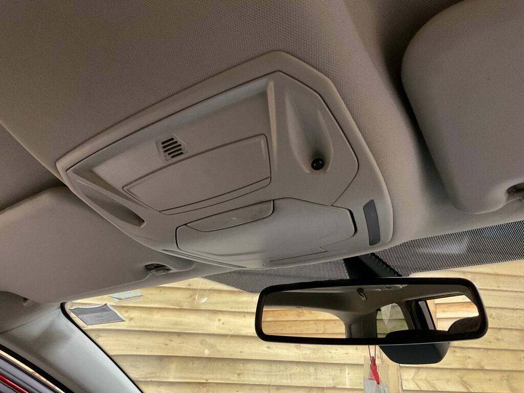 Ford Mondeo Hatchback 2.0 White #26