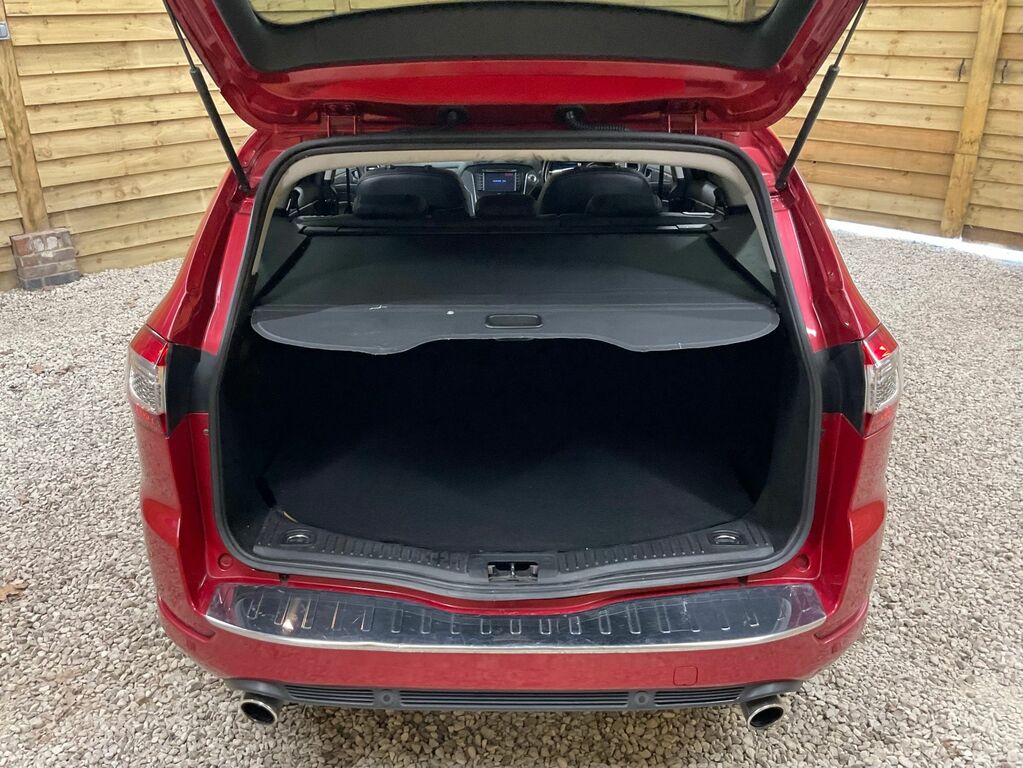 Ford Mondeo Hatchback 2.0 White #44