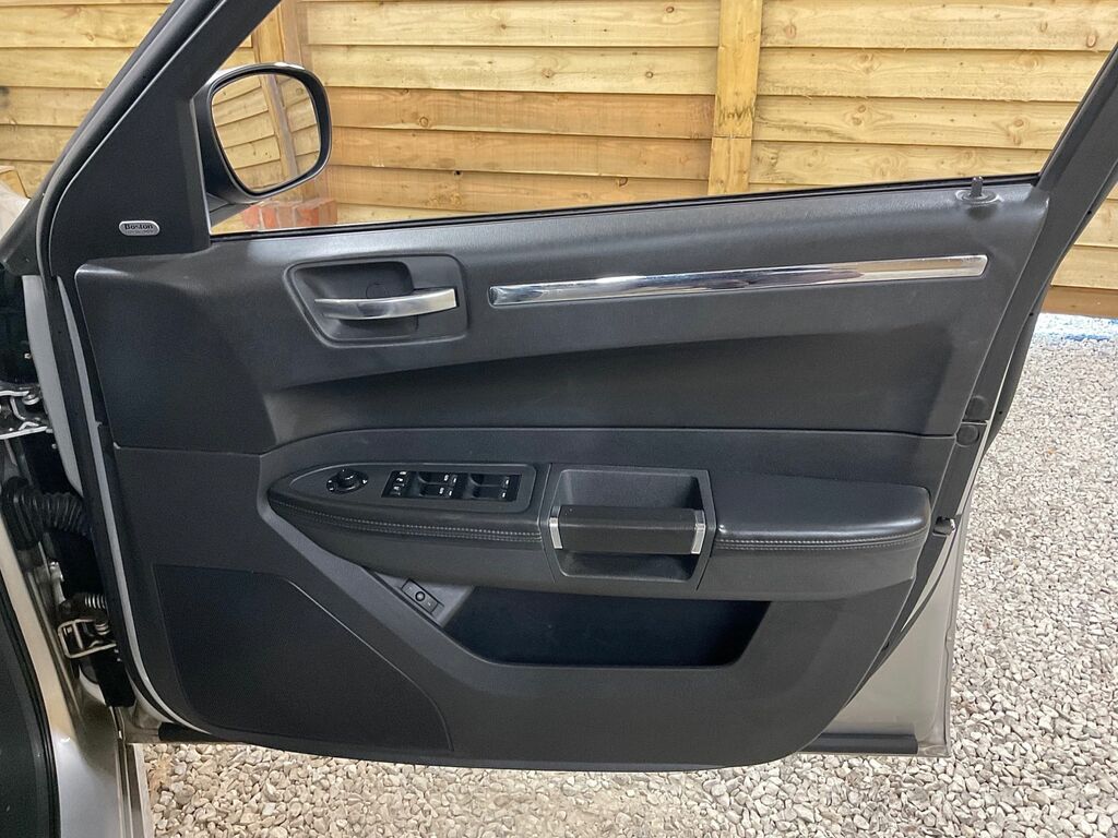 Chrysler 300C Crd V6 Lux Estate Blue #9