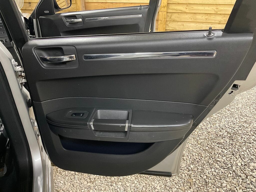 Chrysler 300C Crd V6 Lux Estate Blue #18