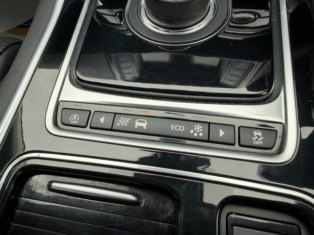 Jaguar XE 2017 2.0 R-sport 178 Bhp White #24