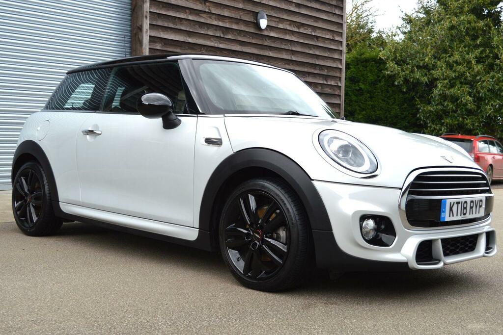 Mini Hatch 1.5 Cooper 3-Door Silver