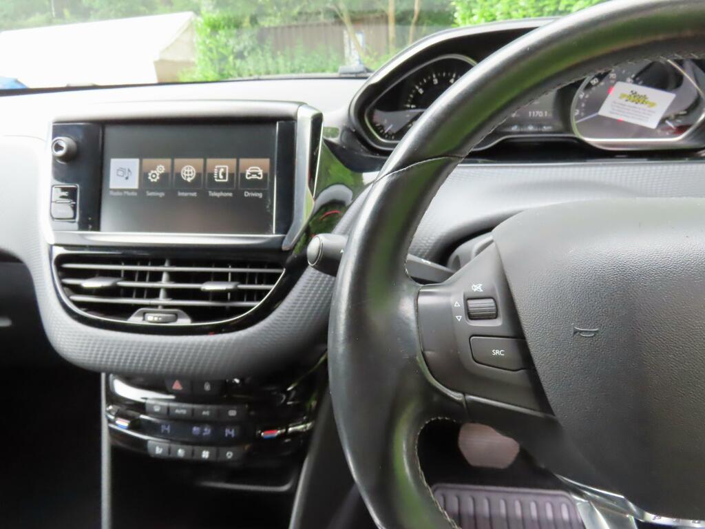 Peugeot 2008 Allure Black #17