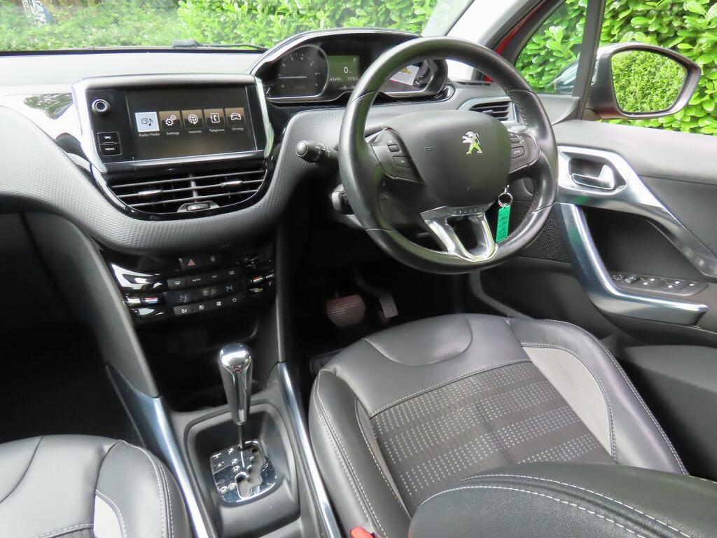 Peugeot 2008 Allure Black #3