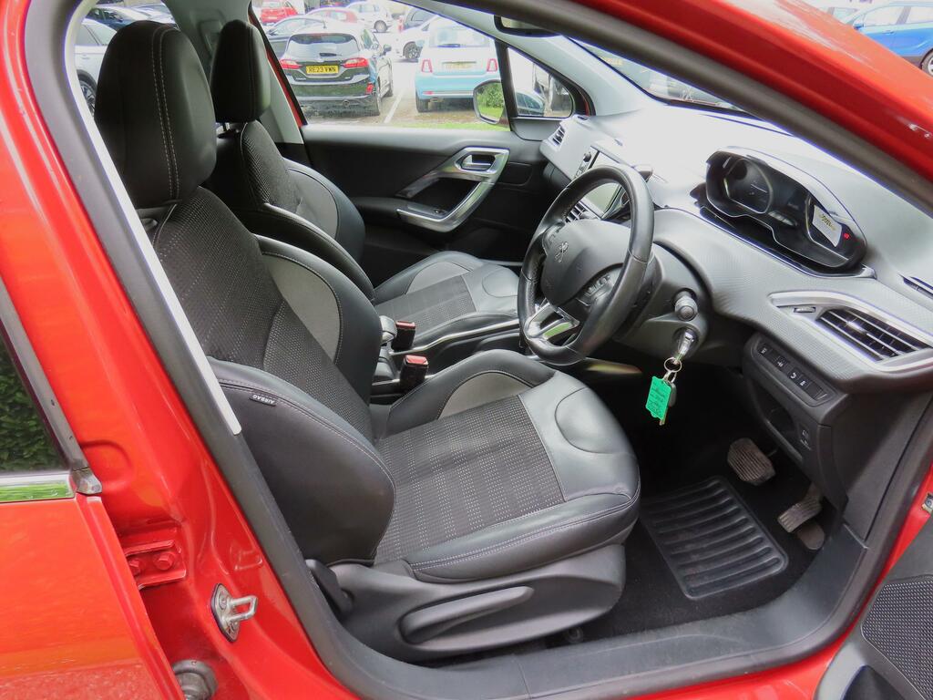 Peugeot 2008 Allure Black #16