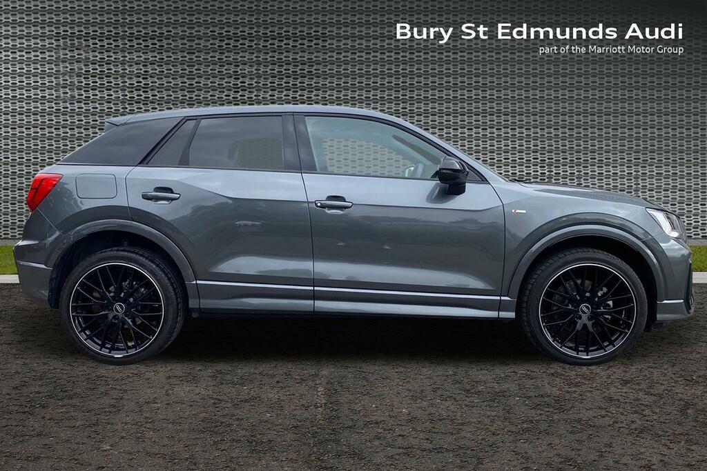 Audi Q2 1.5 Tfsi Cod 35 Black Edition Suv S Tro AX74FFS Grey #4