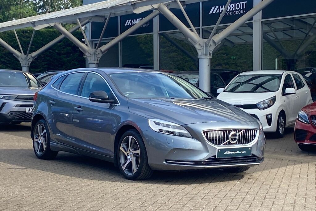 Volvo V40 Hatchback White #40