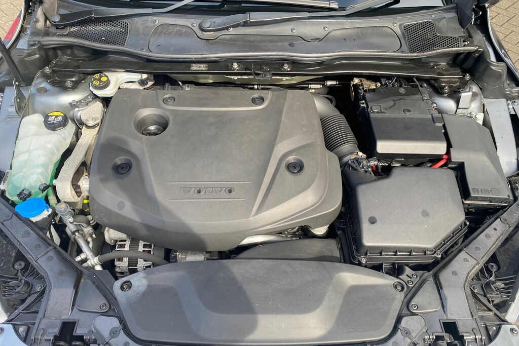 Volvo V40 Hatchback White #34