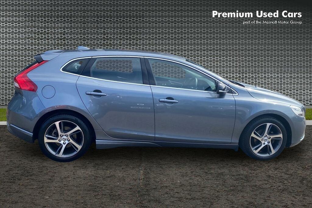 Volvo V40 Hatchback White #4