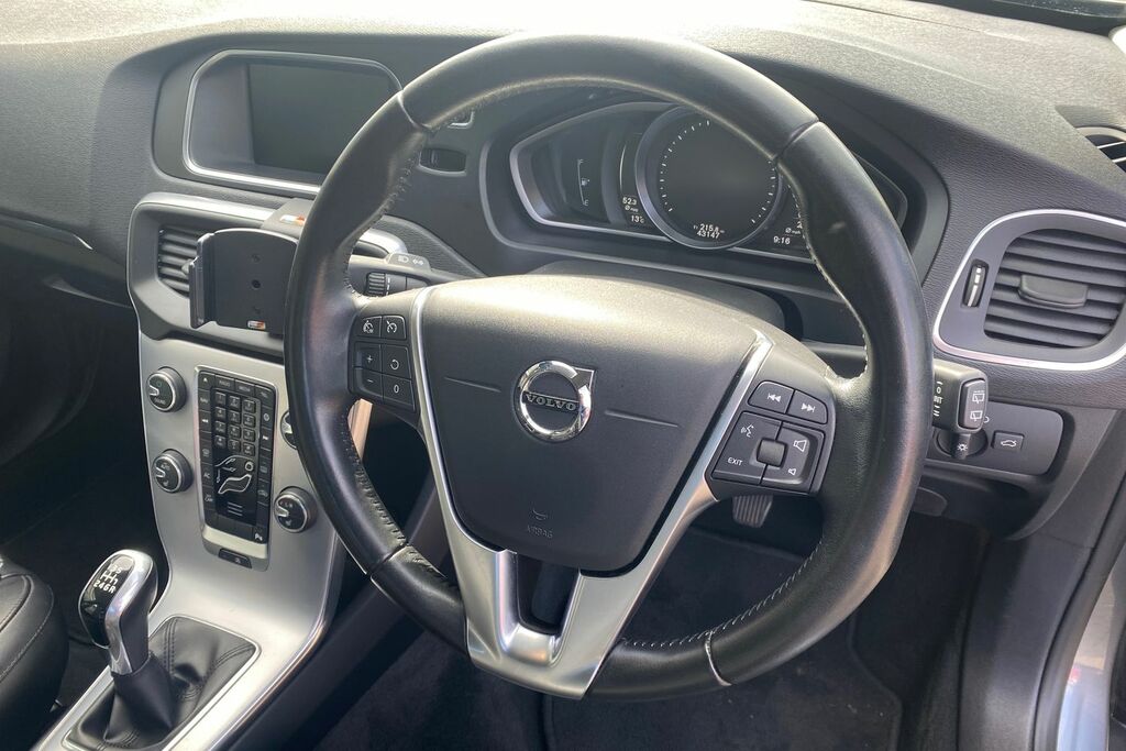 Volvo V40 Hatchback White #13