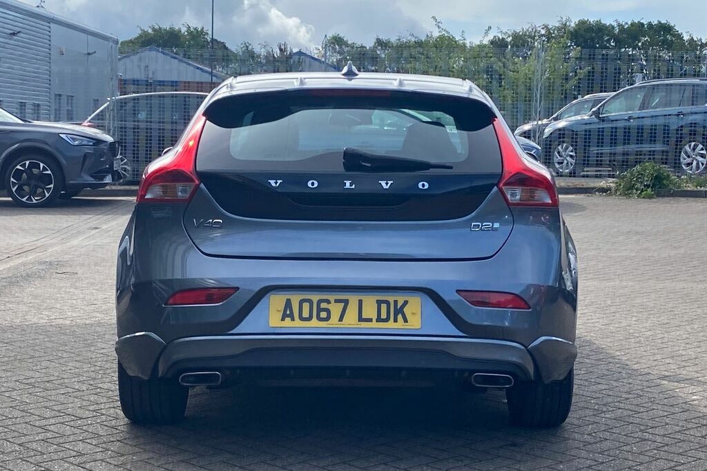 Volvo V40 Hatchback White #48