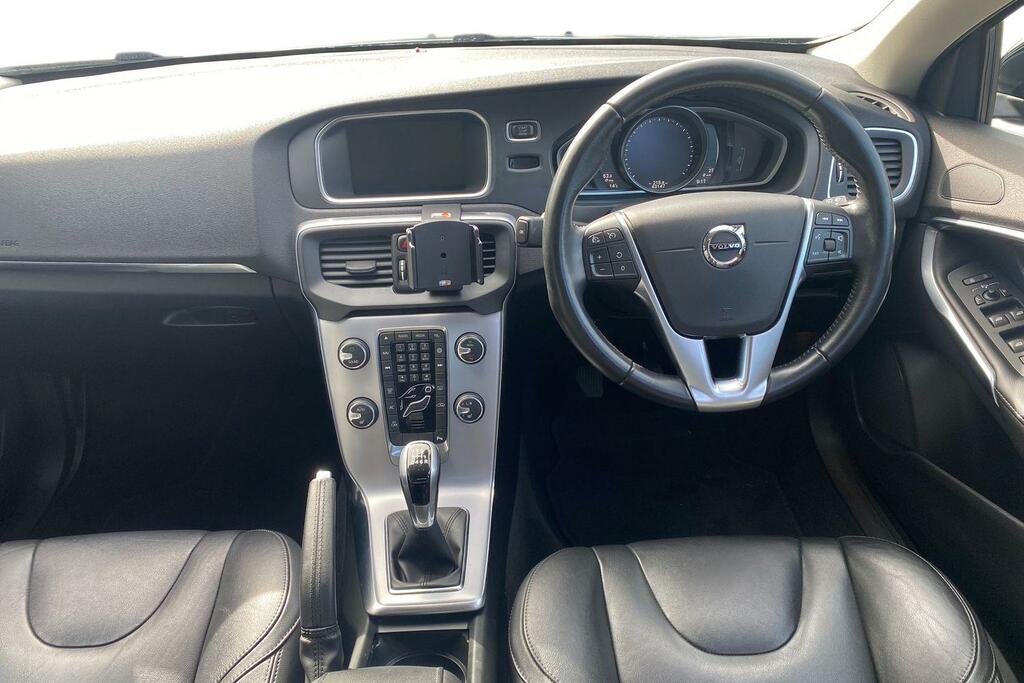 Volvo V40 Hatchback White #10