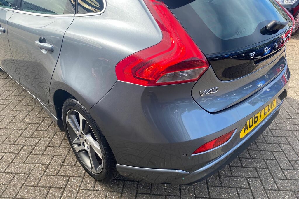 Volvo V40 Hatchback White #32