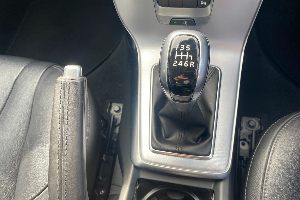 Volvo V40 Hatchback White #23