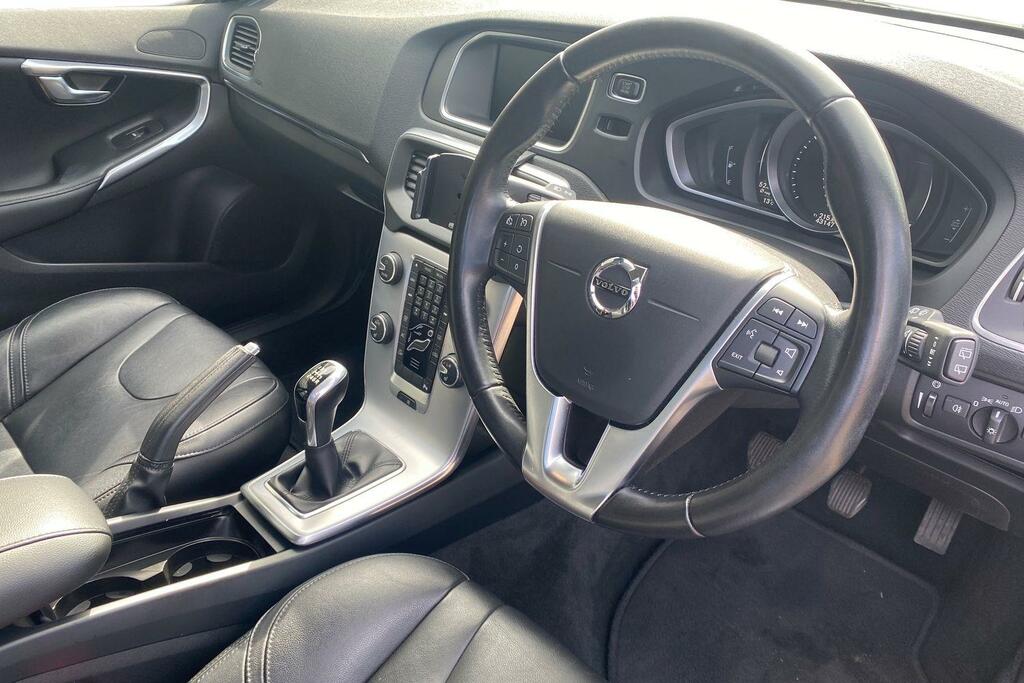 Volvo V40 Hatchback White #6