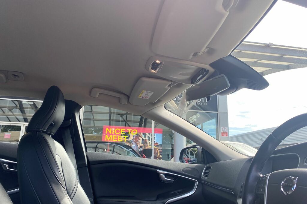 Volvo V40 Hatchback White #28