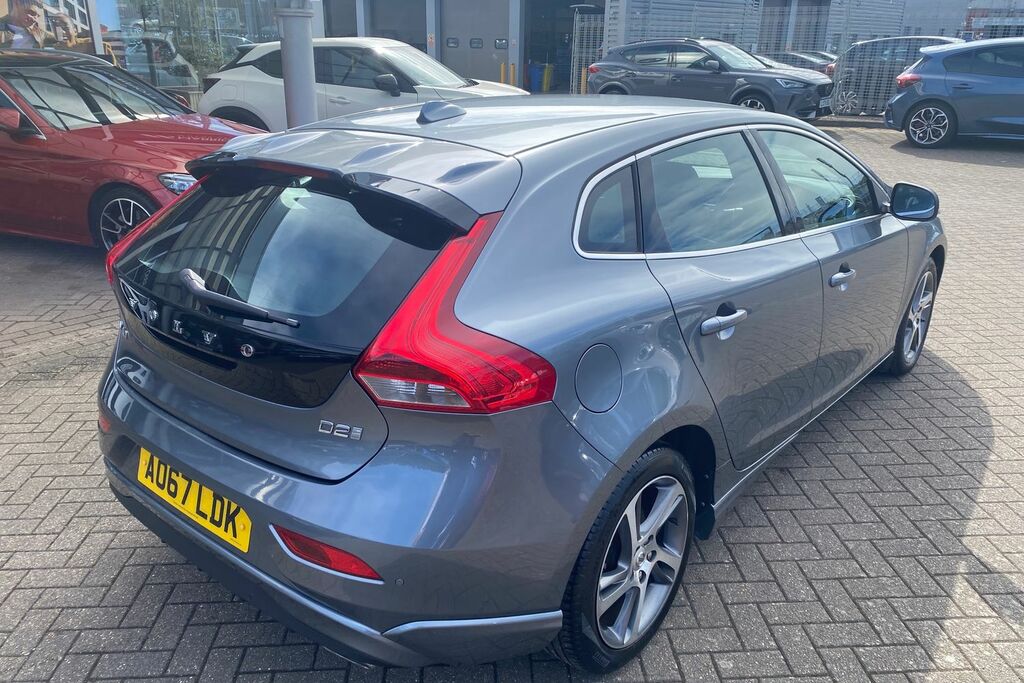 Volvo V40 Hatchback White #37