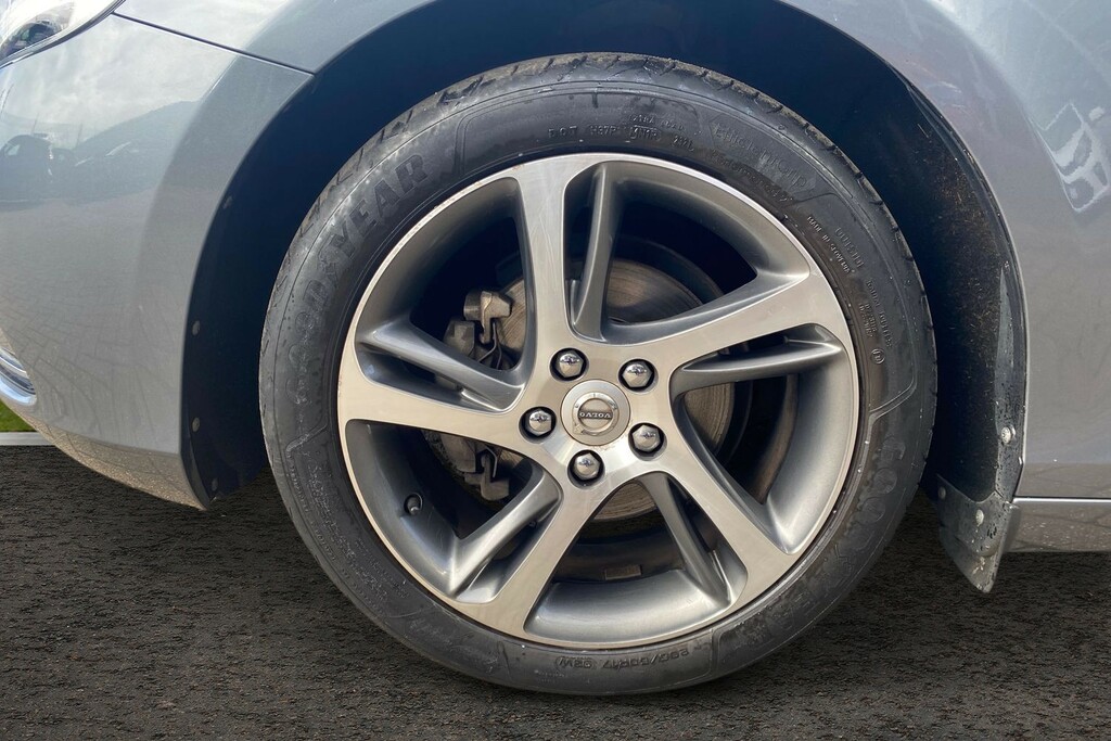 Volvo V40 Hatchback White #5