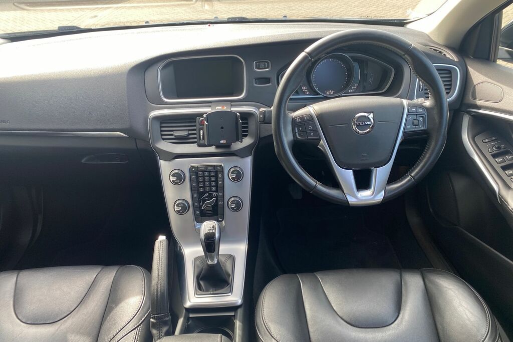 Volvo V40 Hatchback White #49