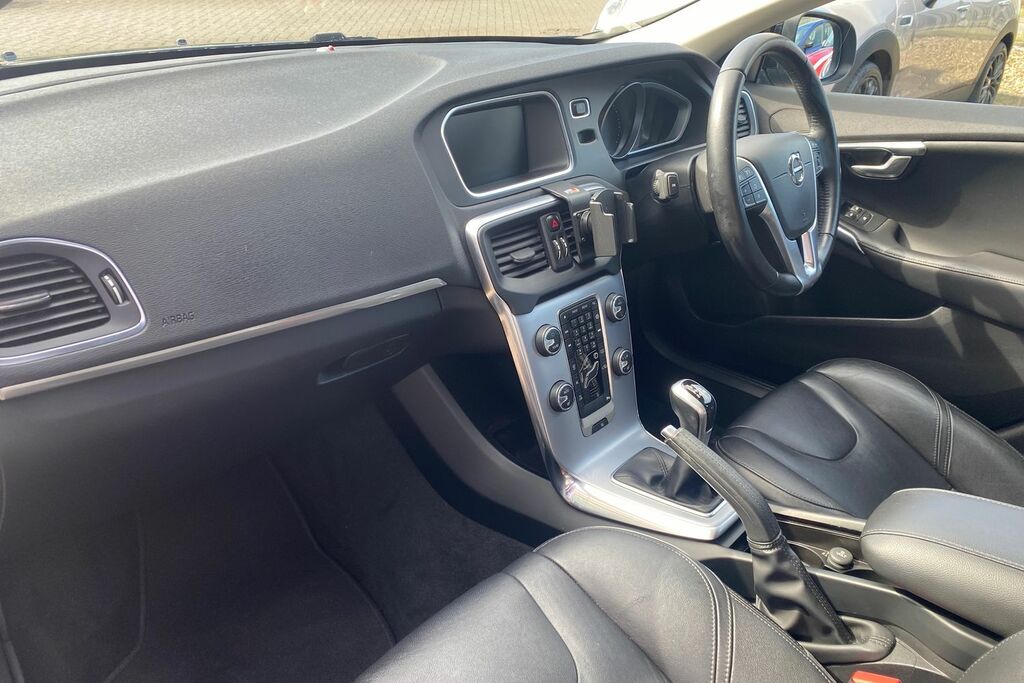 Volvo V40 Hatchback White #41