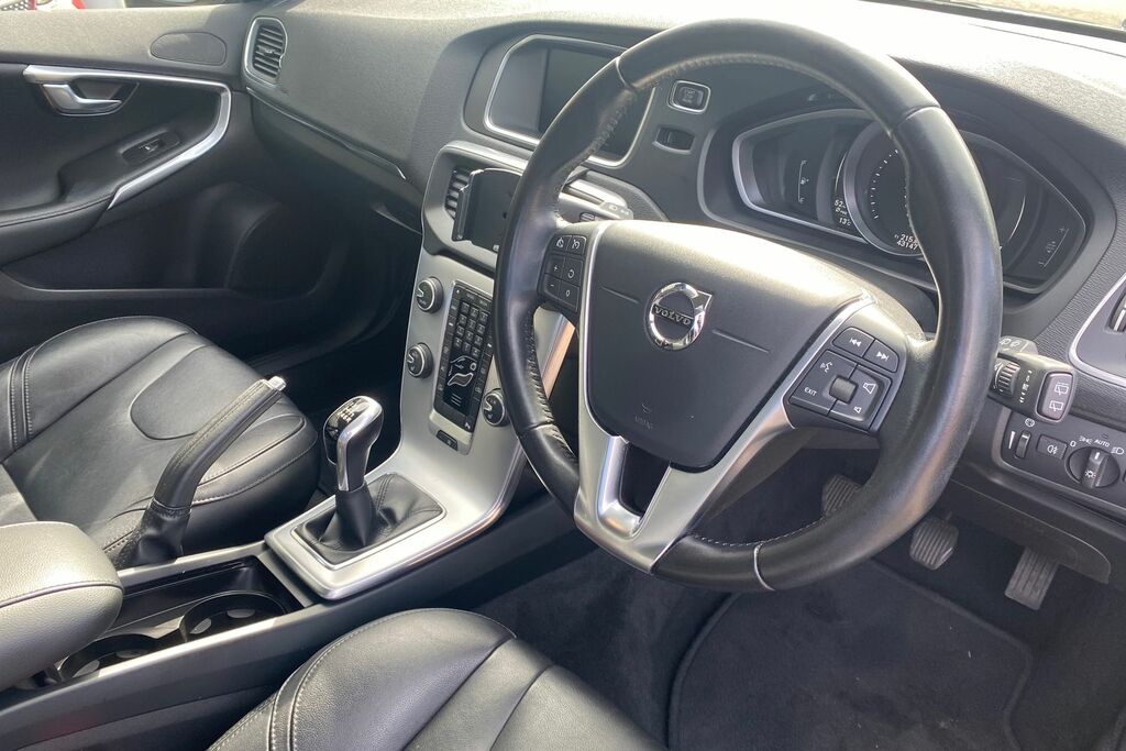 Volvo V40 Hatchback White #45