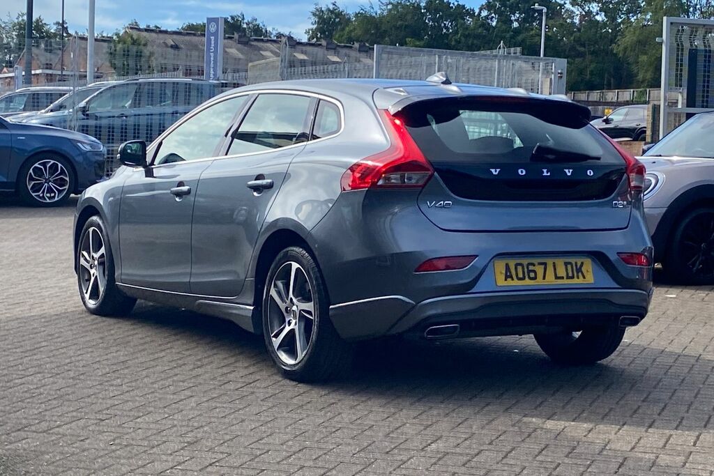 Volvo V40 Hatchback White #42